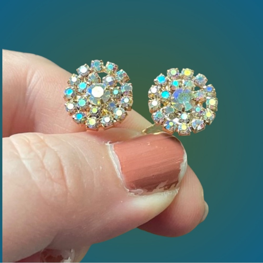 🚨🚨🚨FINAL SALE!!!!🚨🚨🚨 Vintage prong-set AB crystal cluster goldtone clip earrings